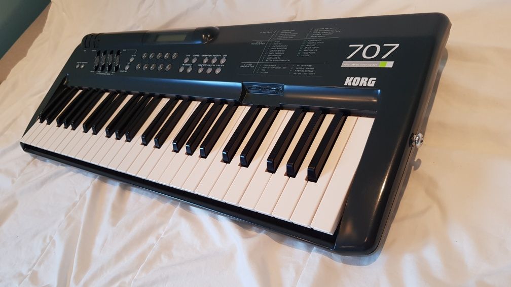 Syntezator korg 707