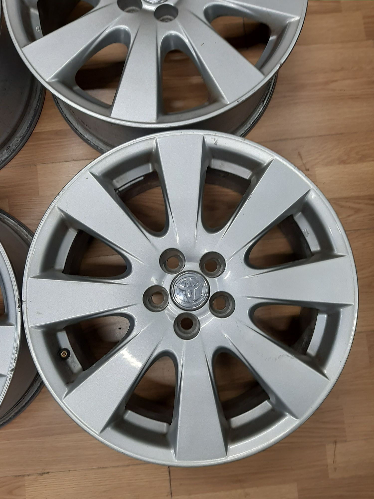 Оригінальні диски 5*100R17 Toyota avensis,prius,corolla