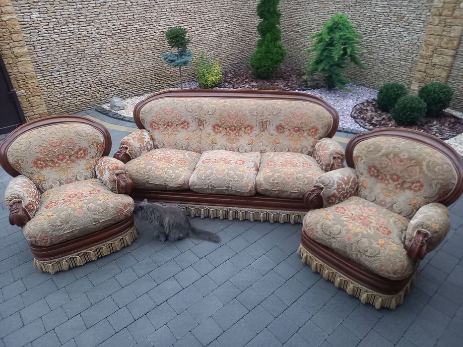 Диван та 2 крісла.Італія
