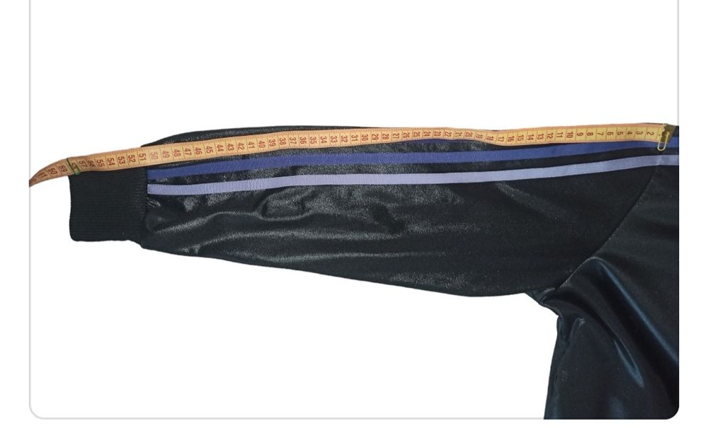 Жіноча спортивна куртка