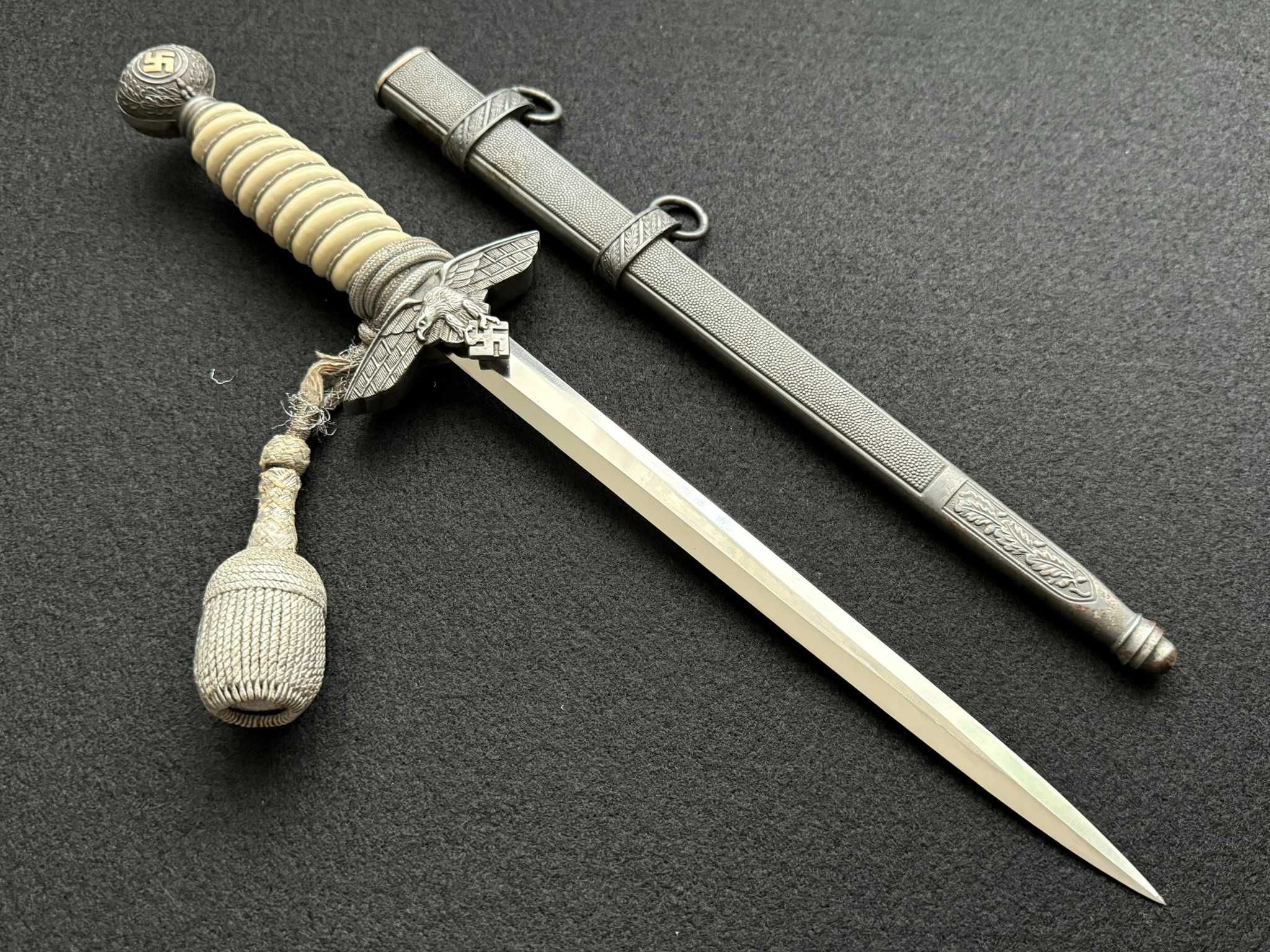 Kordzik Luftwaffe 2 Model “F.W Holler Solingen” z temblakiem I rapcie