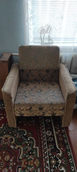 Продам диван книжка, розкладне крісло,4 стільця.. у гарному стані.
