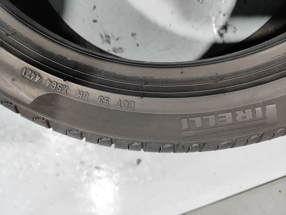2 pneus semi novos 215-45R18 Pirelli - Oferta dos Portes - 130 Euros