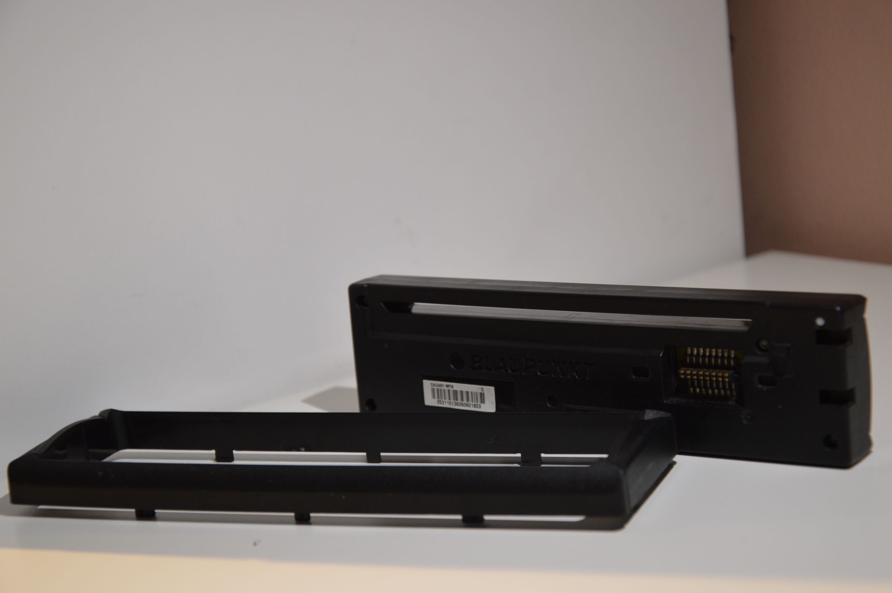 Panel i Ramka do radia BLAUPUNKT Calgary MP36
