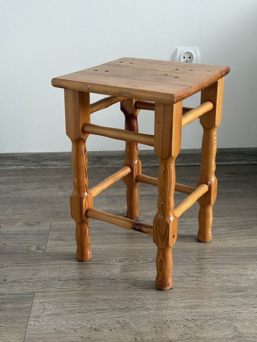 Krzeslo drewniane taboret