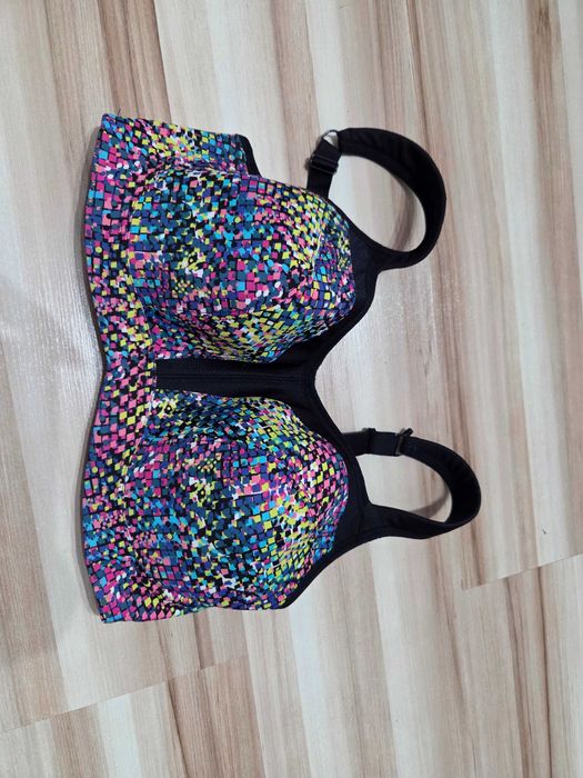 Biustonosz sportowy Panache 75E