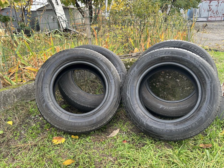 Продам комплект шин 215/65 R16