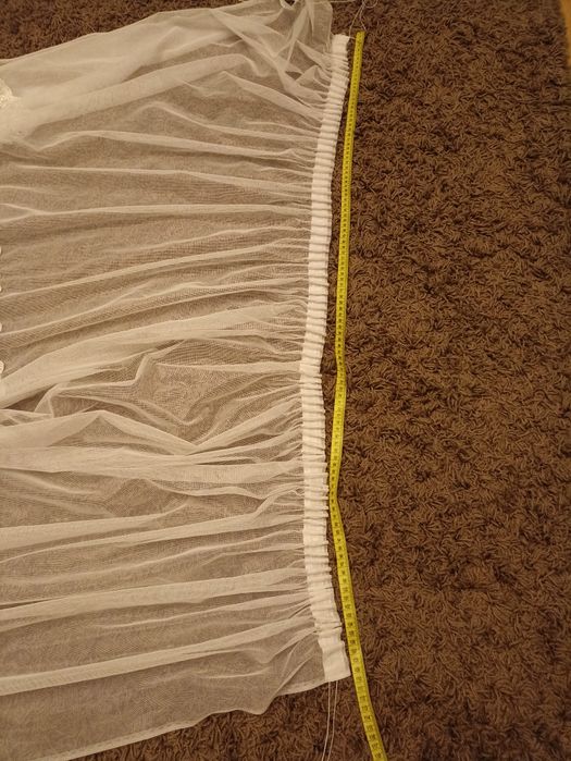 Bardzo ładna biała firanka z gipiurą