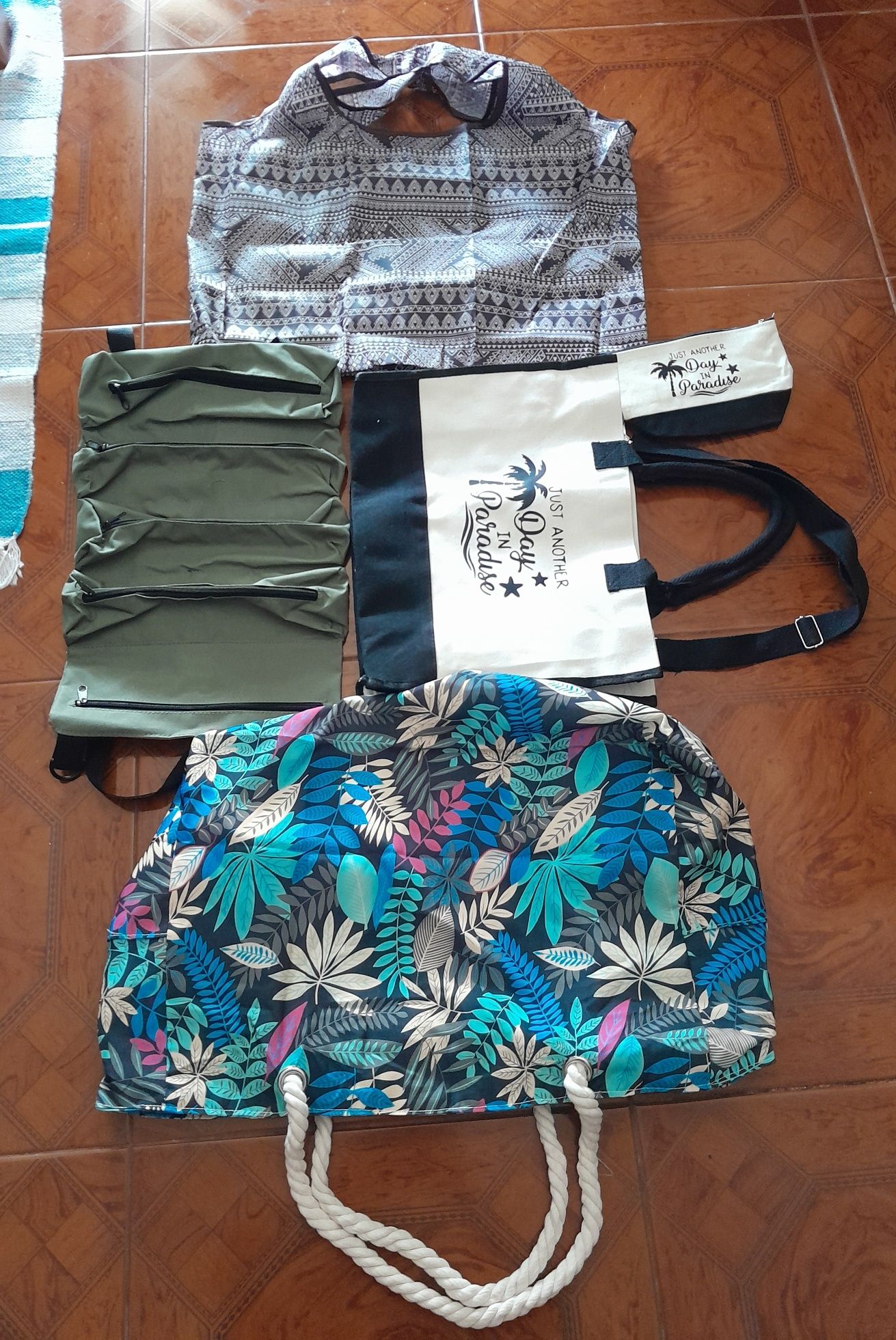 Bolsa ...três Bolsas praia.. outro para ferramentas verde .