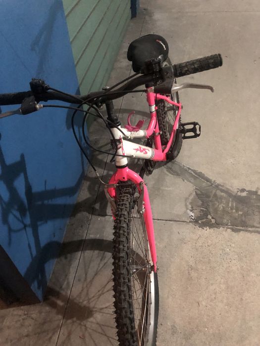 Bicicleta rosa  em bom estado