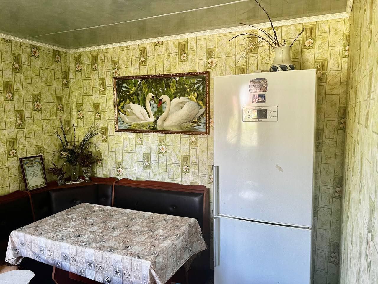 Продам півдома в м. Балта поряд з центром