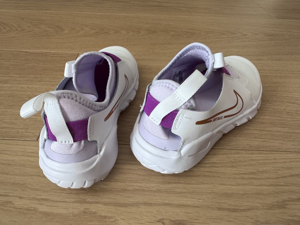 Buty dziecięce Nike r. 35, białe