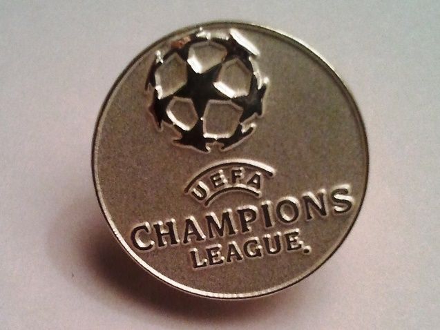 Значки УЕФА Лига Чемпионов / Европы - UEFA Champions / Europa League