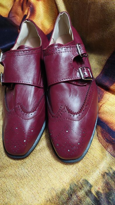 Взуття черевики червоні  туфлі