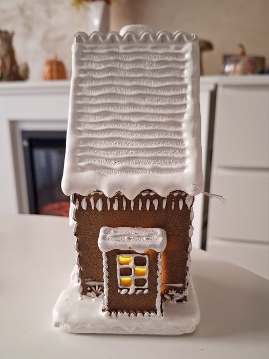 Nowy Świąteczny Domek Piernikowy LED Home&You Figurka na baterie