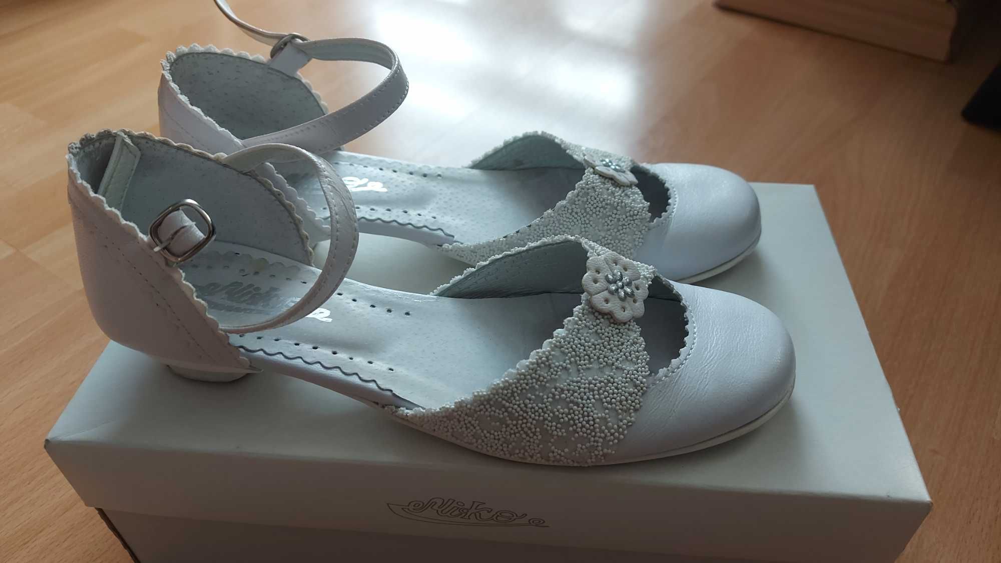 Buty komunijne dla dziewczynki rozm. 34 białe firmy Miko