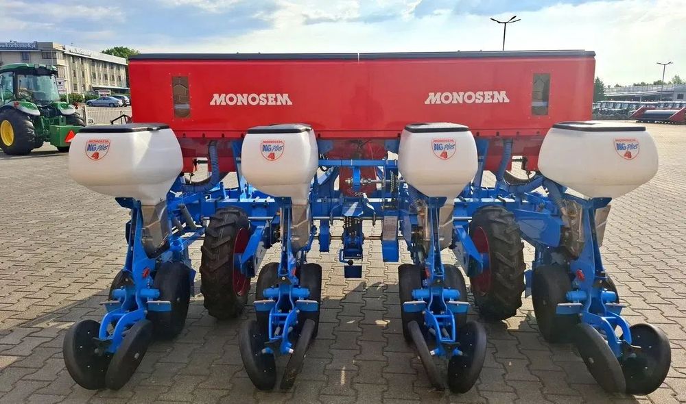 Monosem NG Plus 4  Siewnik punktowy MONOSEM NG PLUS 4, 4-rzędowy z podsiewaczem 980 l