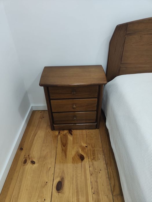 Mobília de Quarto em madeira maciça