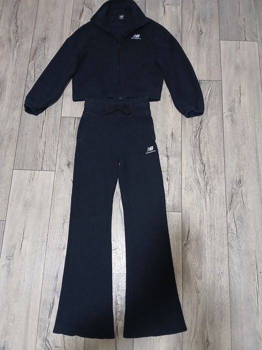 Продам костюм  в гарному стані,  колір темно синій - чорний