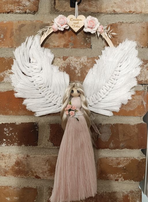 Anioł stróż dla dziewczynki różowy duża obręcz makrama