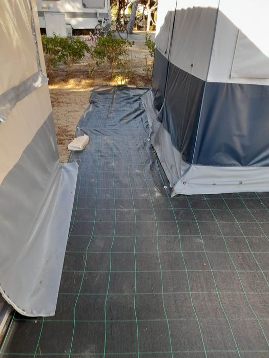 Caravana com avançado e cozinha