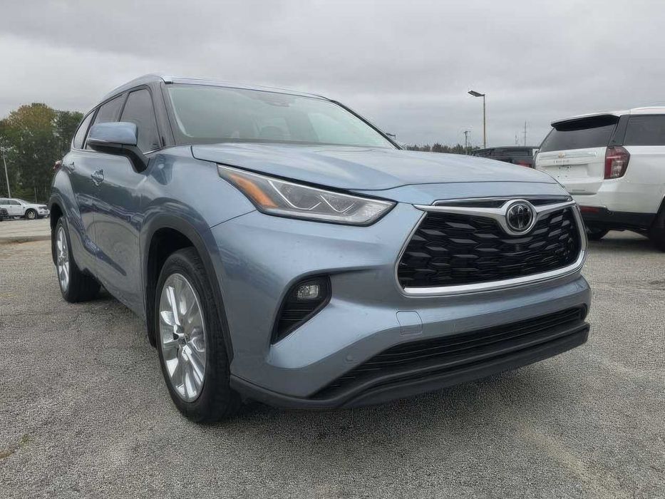 Toyota Highlander Limited      2022