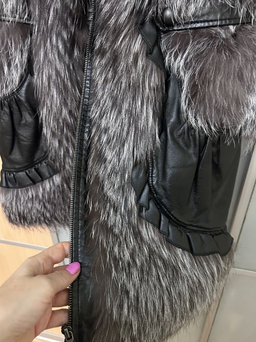 Жилет женский из натуральной кожи с чернобуркой