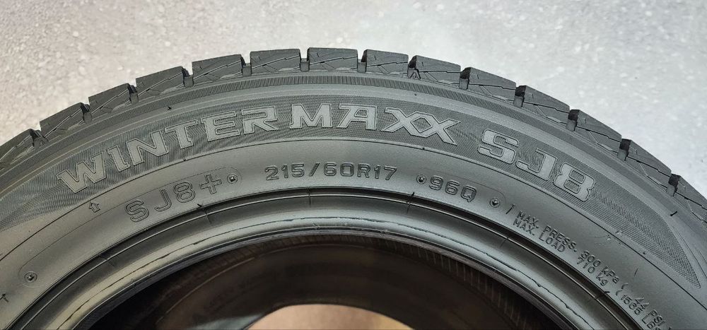 215.60.17 Dunlop WinterMaxx SJ8 4шт нові