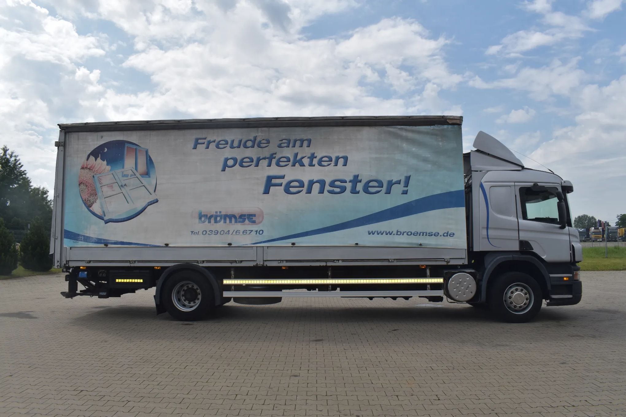 Scania P310  [14424] EURO 4, Burto-plandeka z windą