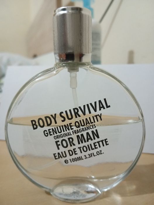 Bom perfume cheira muito bem quase cheio