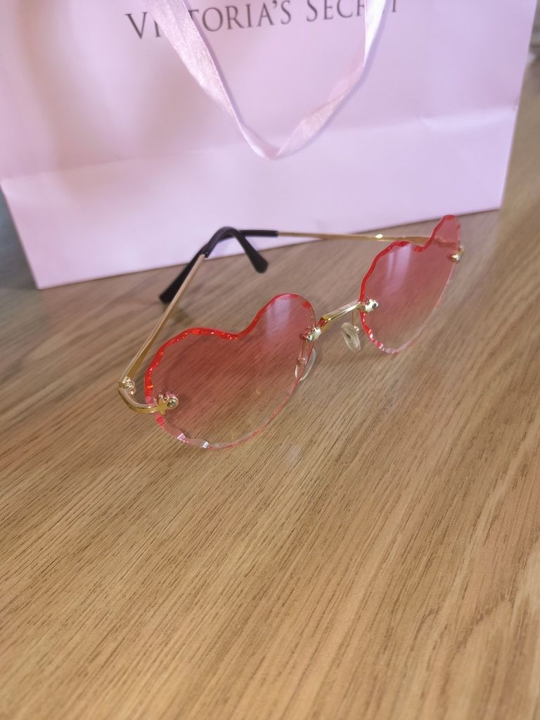 Нові сонцезахисні окуляри сердце