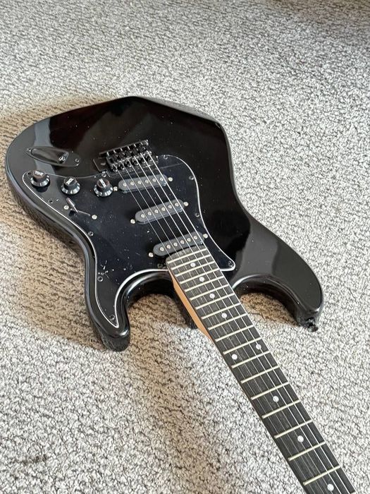 Нова електрогітара