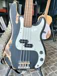 Baixo Precision Bass  fretless relic