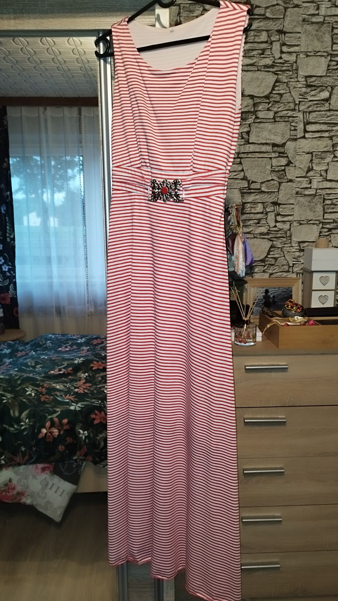 Sukienka maxi z klamrą