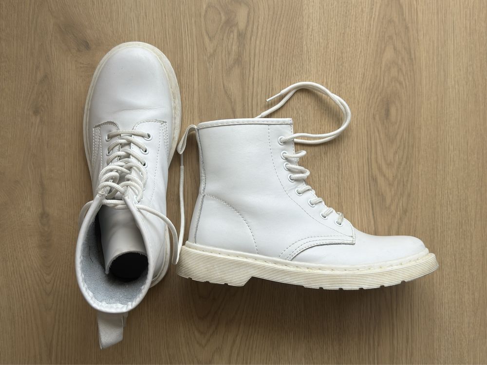 Botas botins pele branco estilo doc martens mono white