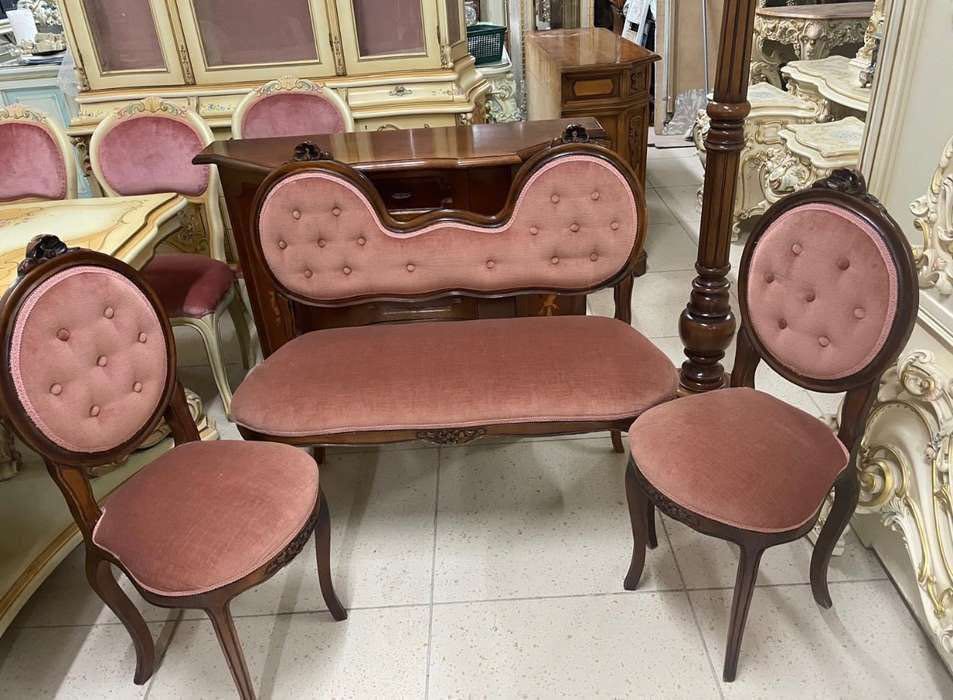 Włoska sofa-siedzisko, dwa krzesła