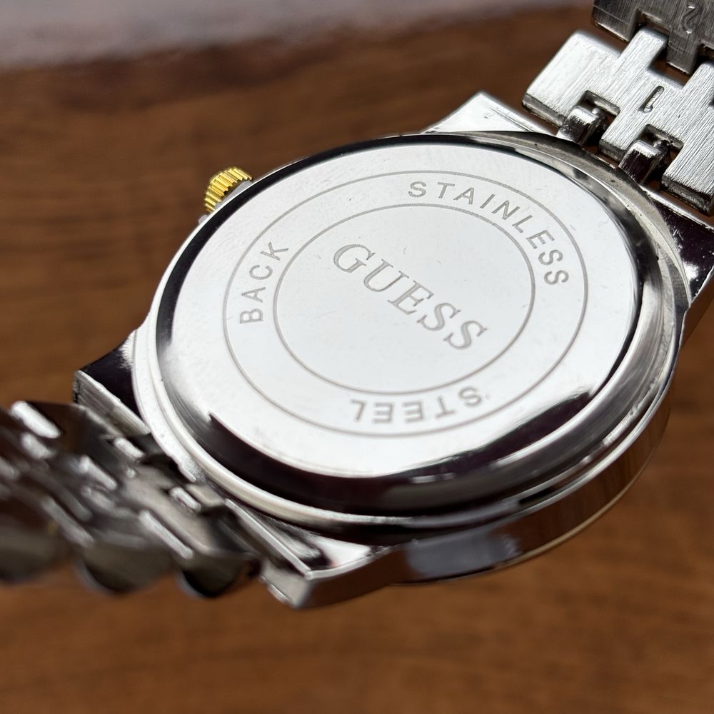 Жіночий годинник Guess на браслеті з світлим циферблатом | Робоча дата
