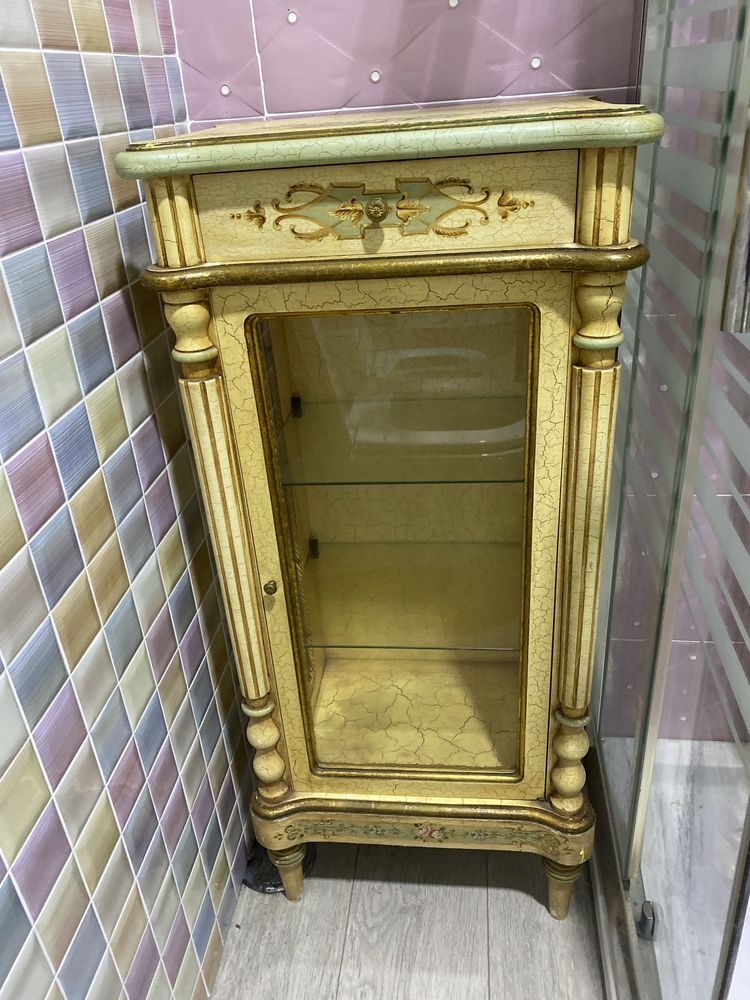 Movel vitrine pintado a mao