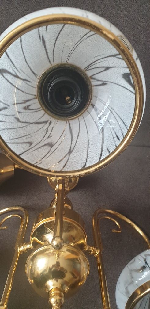 Żyrandol 3 ramienny  klosze są ze szkła murano pochodzi z czasów prl-u