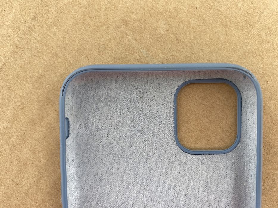 Capas iPhone 11 - disponível em 2 cores