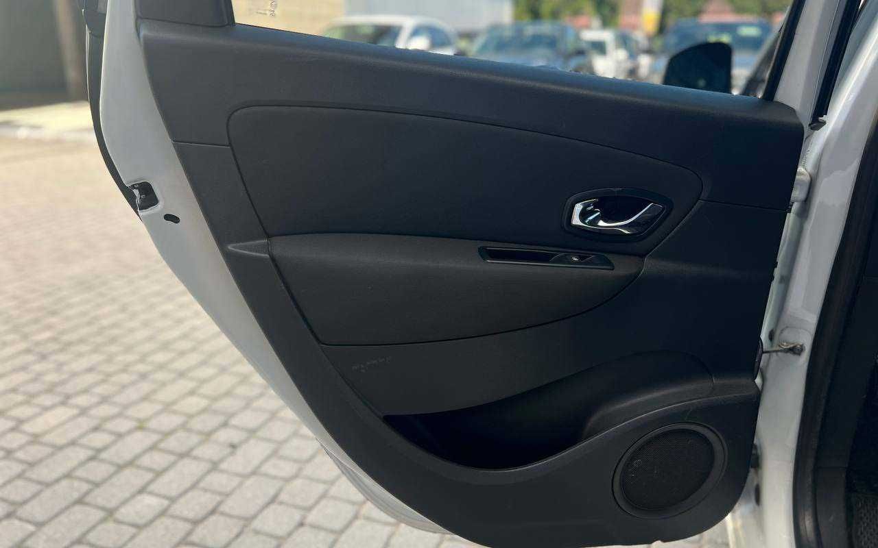 Renault Megane Scenic 2012