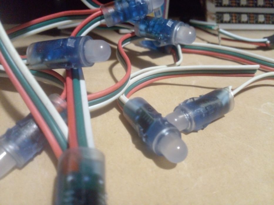 Одним лотом RGB LED. Светодиоды програмируемые !