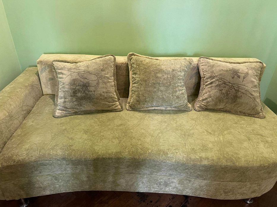 Диван -книжка для відпочинку