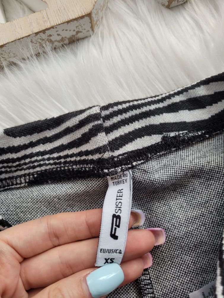 Spodnie dzwony xs zebra mazaje