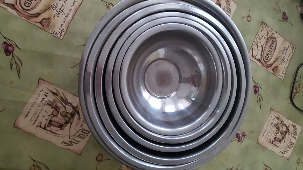 Железные кухонные миски в количестве 6 штук разного обьема