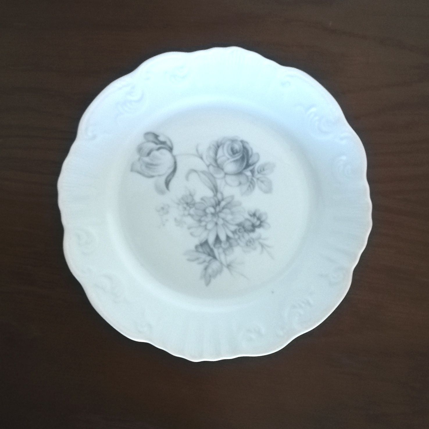 Conjunto de 8 pratos e 1 saladeira vintage