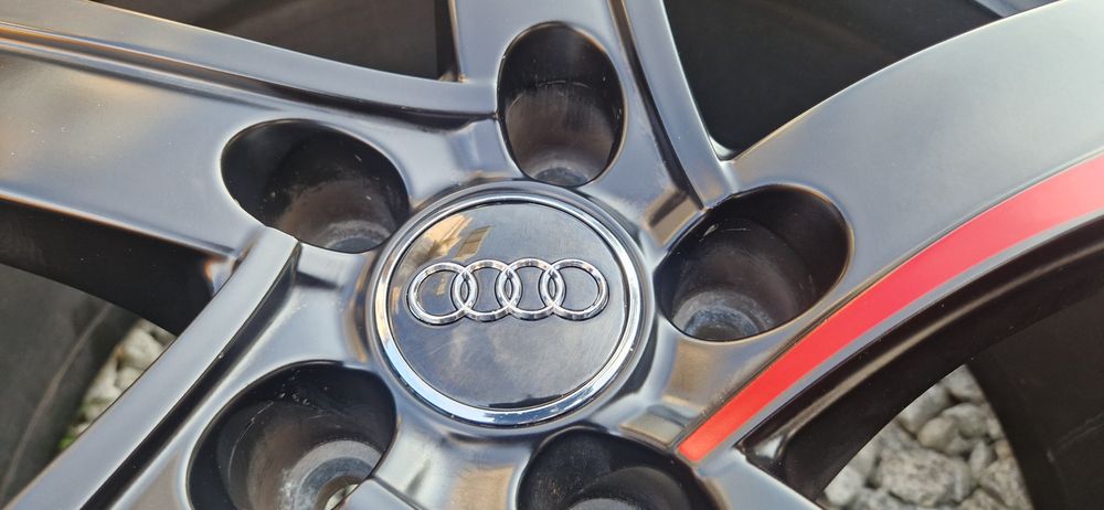 Dekielki Audi czarne kapsle,dekle