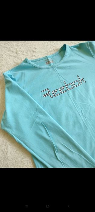 Niebieski t-shirt Reebok damski z długim rękawem