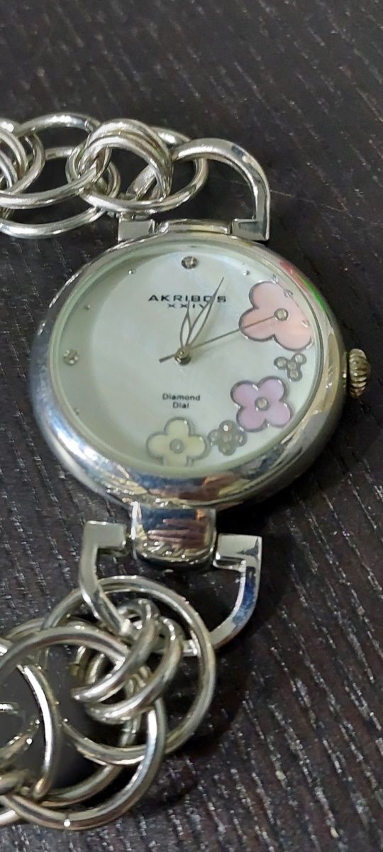 Relógio Suíço luxo Senhora Akribos XXIV AK645 com diamantes impecável