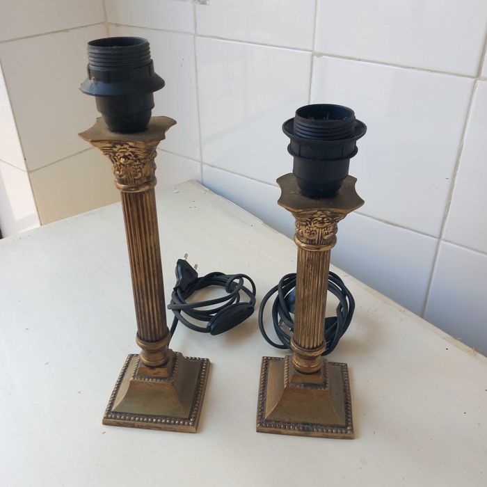 Par de candeeiros de mesa